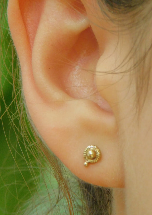 פרחים הודיים זעירים עגילי זהב לילדות