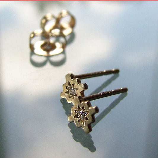 עגיל צמוד זהב צ'אקנה עם יהלום