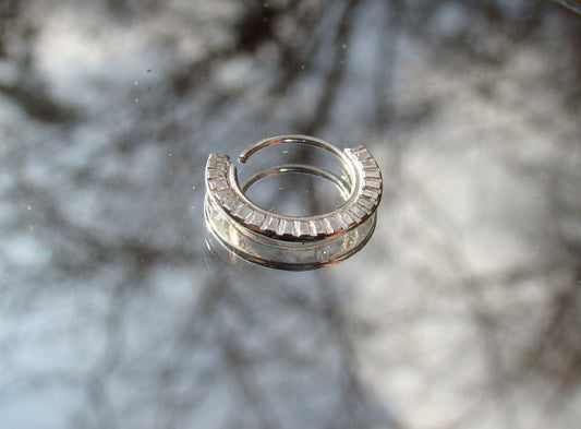 מינרווה- שבטי, טראגוס כסף, עגיל סליל, נזם חישוק, צריח, עגילי חישוק כסף, טראגוס אינדיאני, ספטום, פירסינג, חישוק סחוס