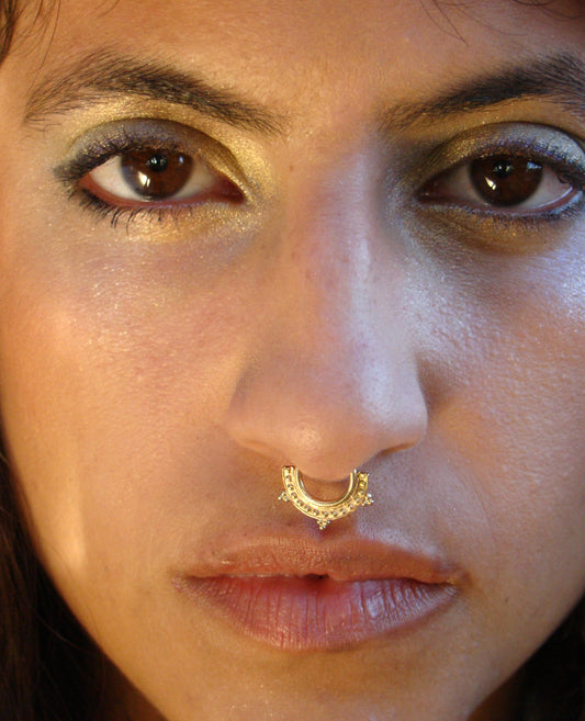 נפרטיטי - טבעת ספטום שבטית