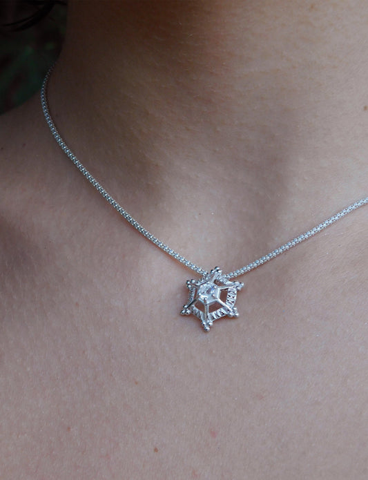 שרשרת פתית שלג מכסף מונסטון