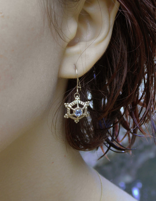 עגילי Snowflake זהב 14 קאראט כחול טופז