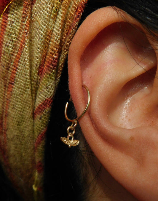 עגילי חישוק ספיר לוטוס מוזהב