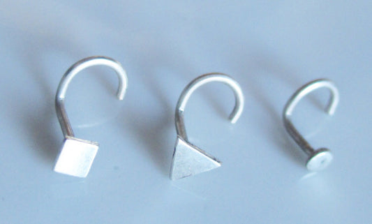 עגילי אף גיאומטריים