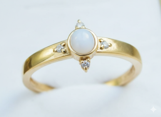 טבעת מחלב אם קלאסית מזהב ויהלומים