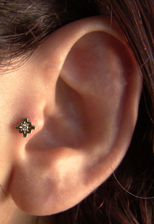 Chakana gold stud earring with a diamond