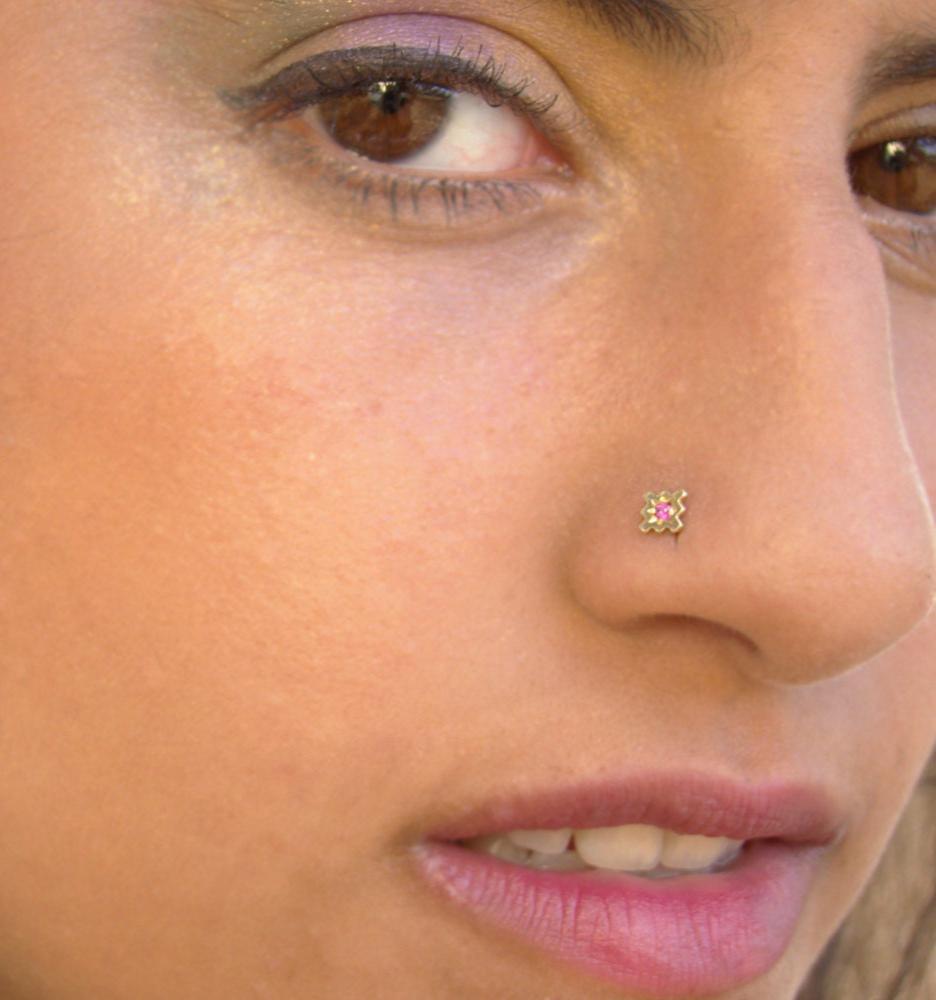 Chakana tiny nose stud