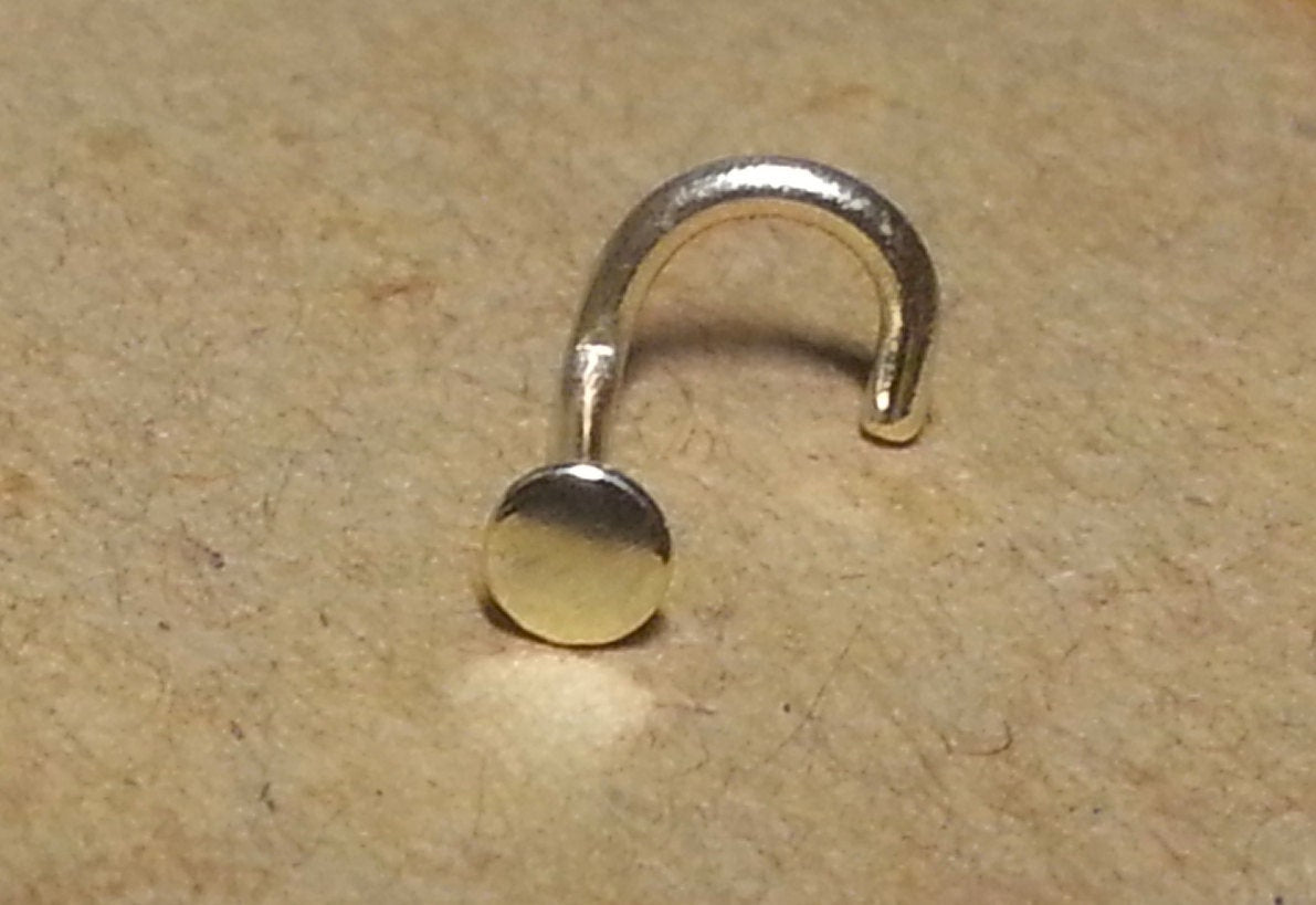 Small nose stud