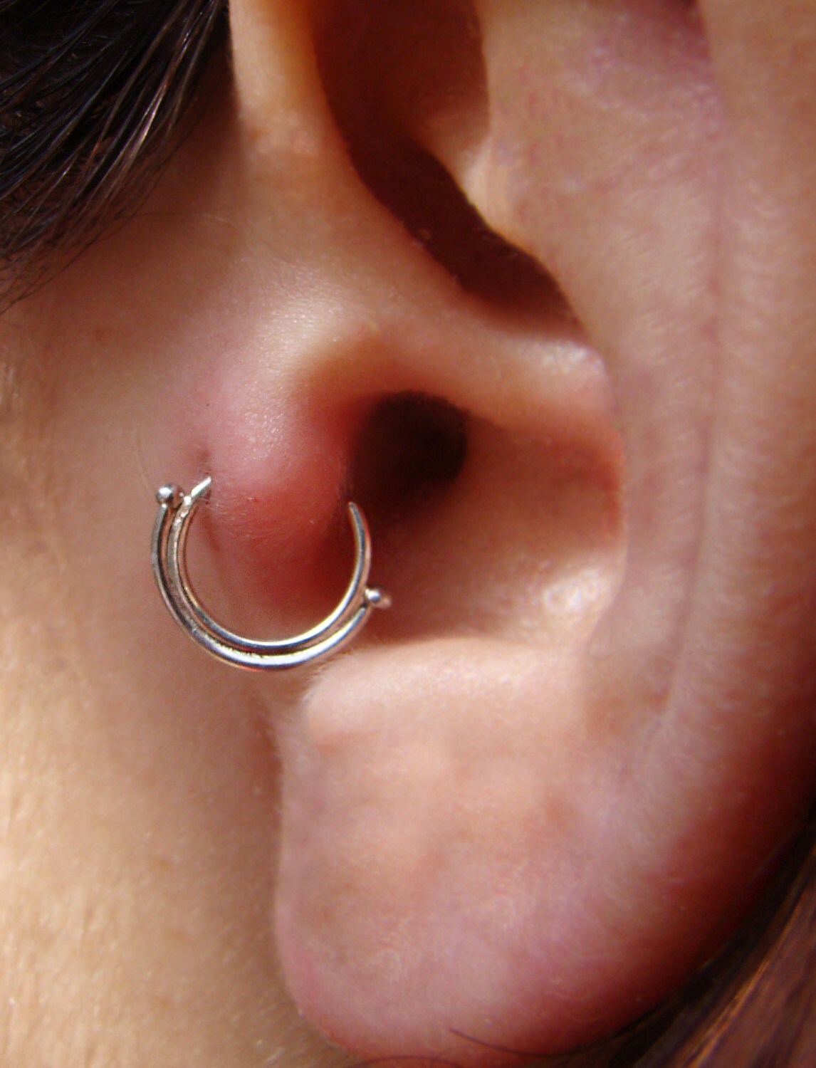 Gold piercing earring