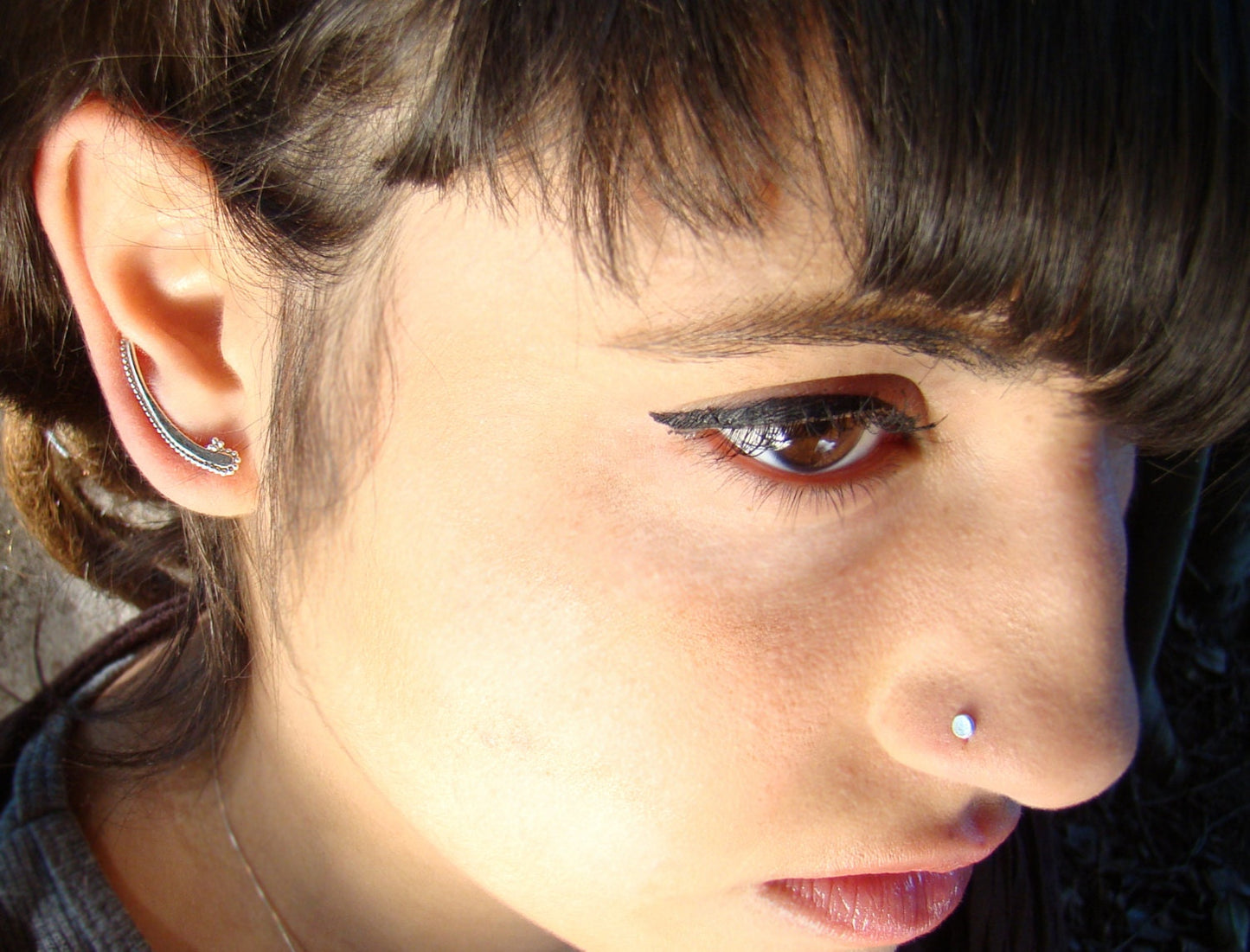 Dot nose stud