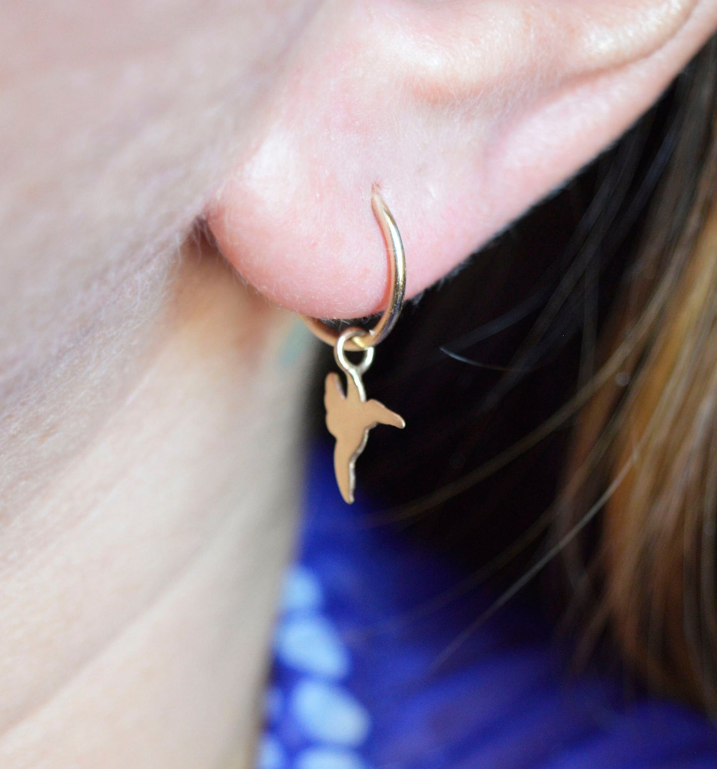 עגילי יונק דבש זהב תלויים