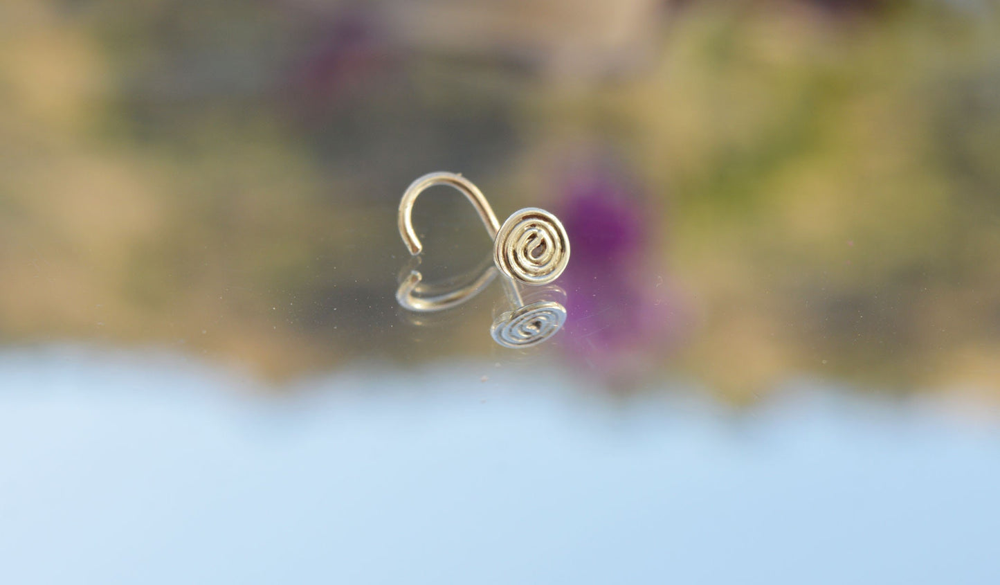 Spiral nose stud