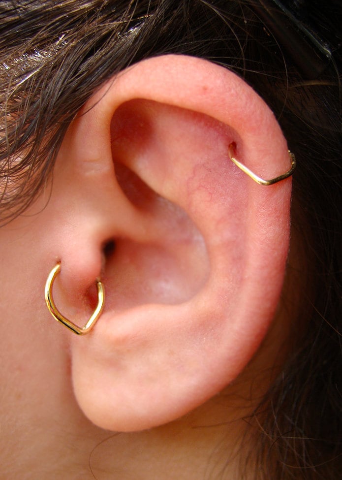 Teardrop gold piercing hoop