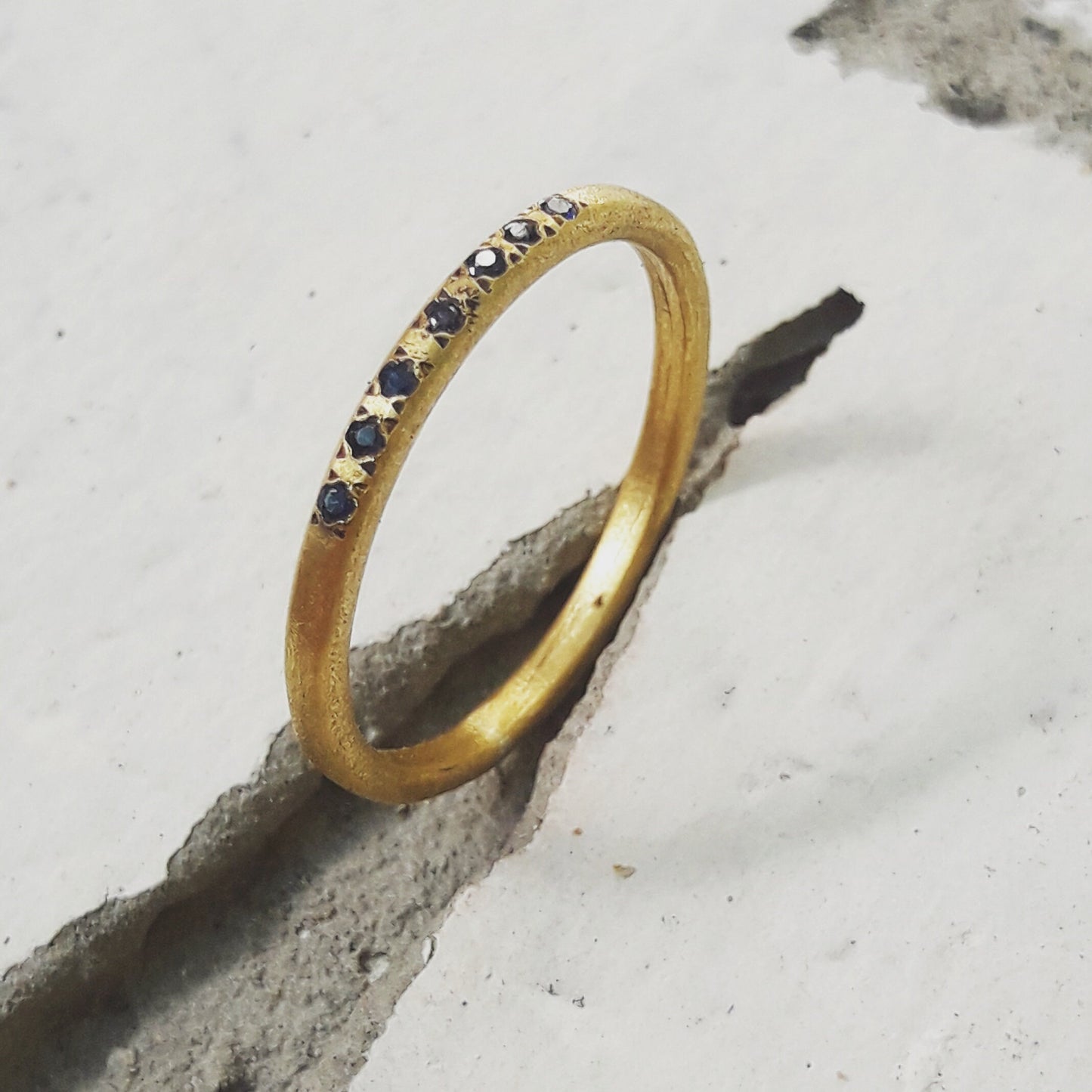 Sapphire gold ring