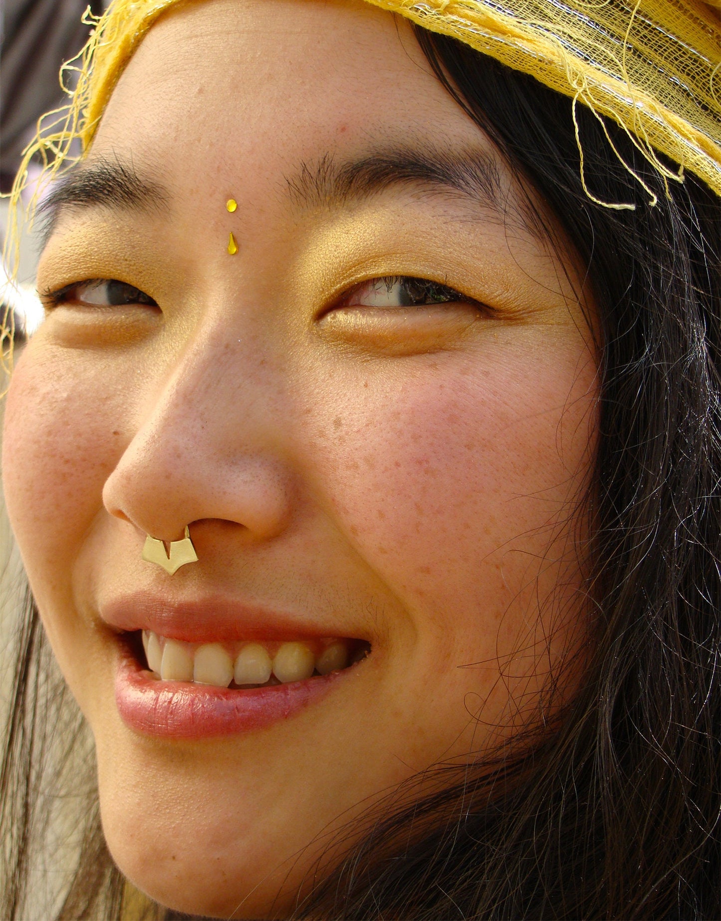 Geometric gold piercing