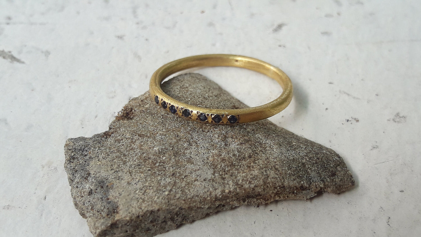 Sapphire gold ring