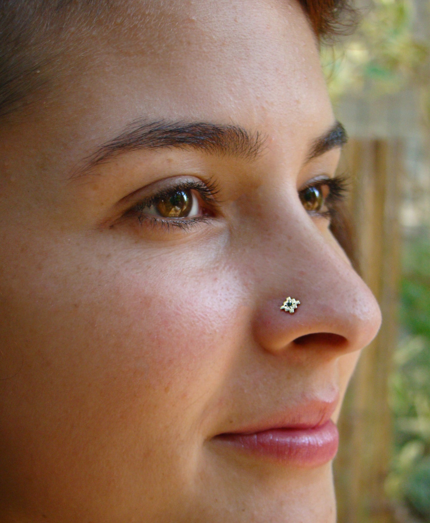 Sapphire nose stud