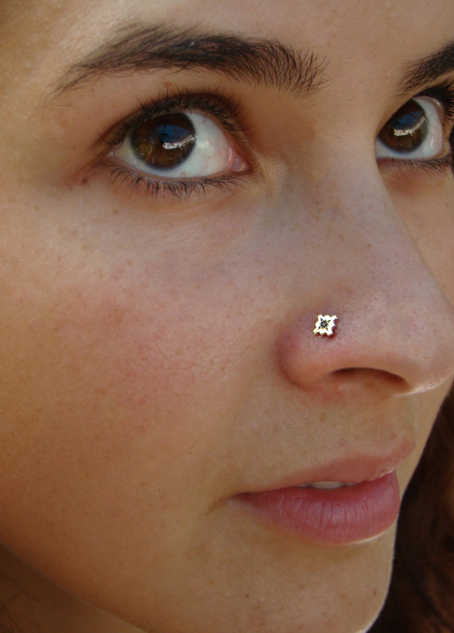 Sapphire nose stud