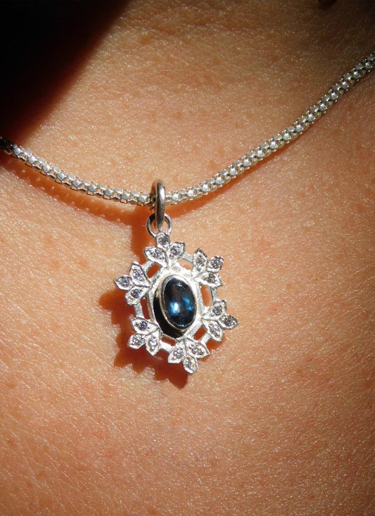 Wisdom'-Water crystal necklace with Blue Topaz