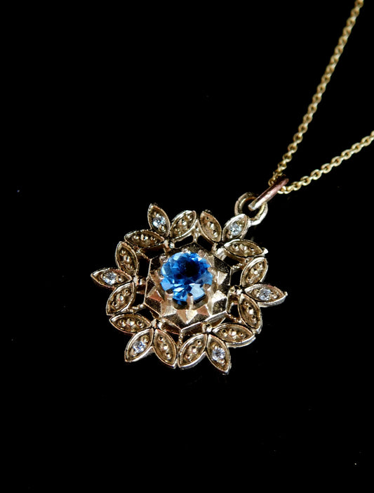 luxurious gold and Diamonds necklace