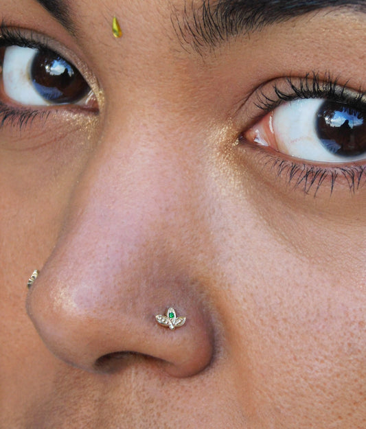 Emerald nose stud