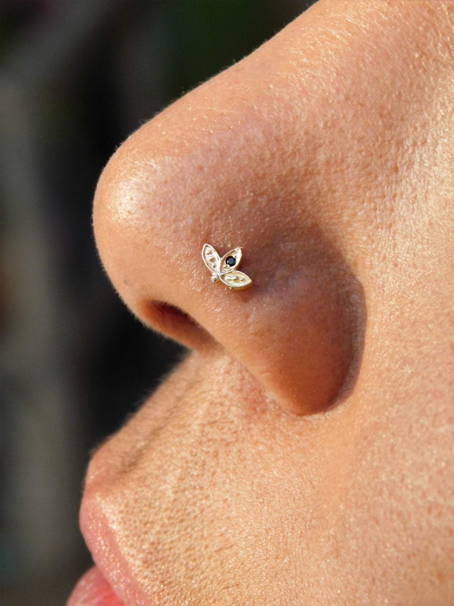 Sapphire nose stud