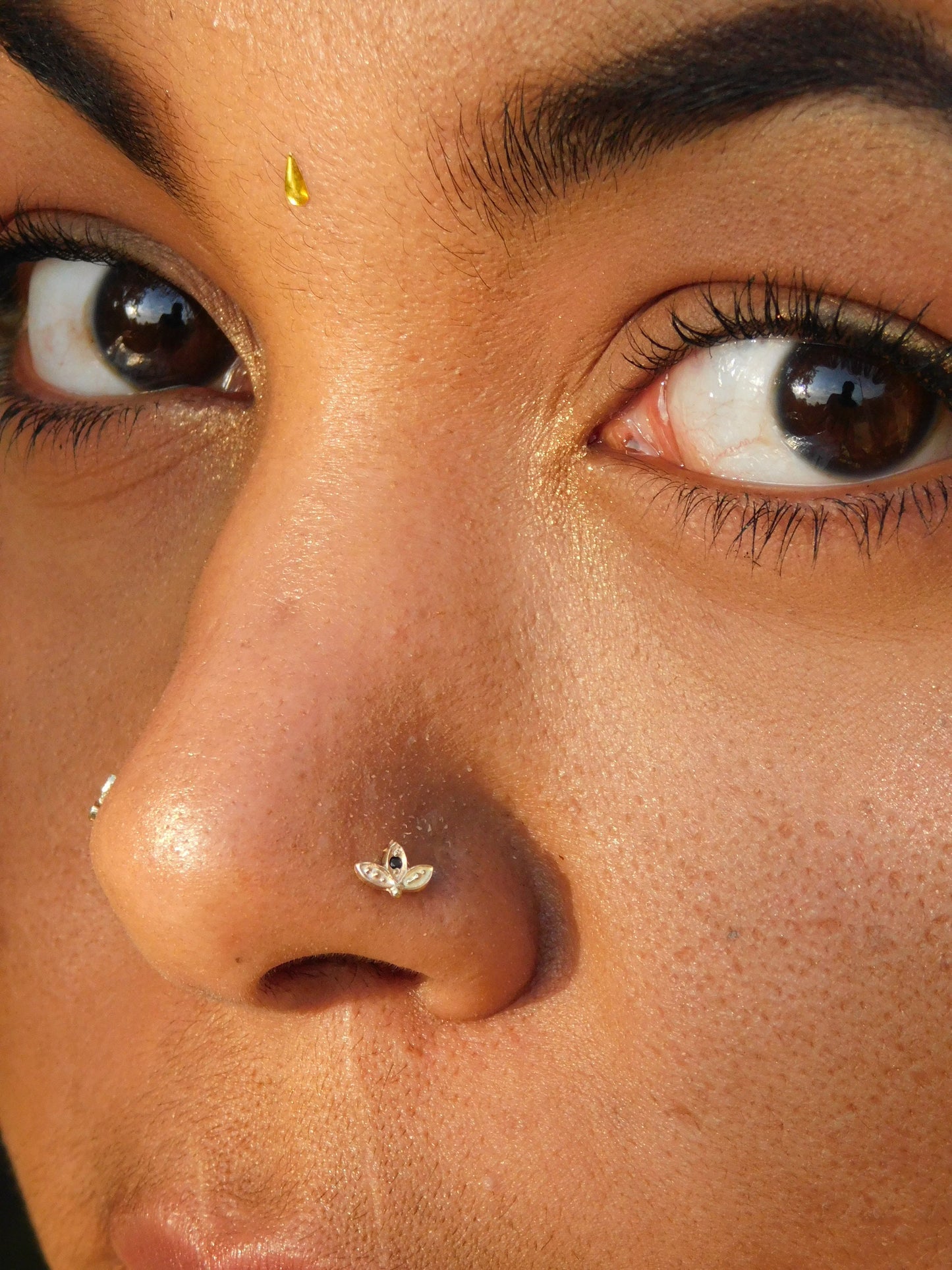 Sapphire nose stud