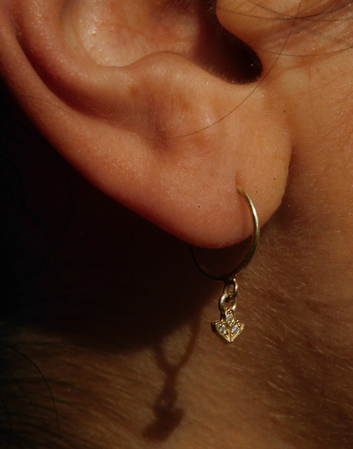 עגילי חישוק טופז כחולים