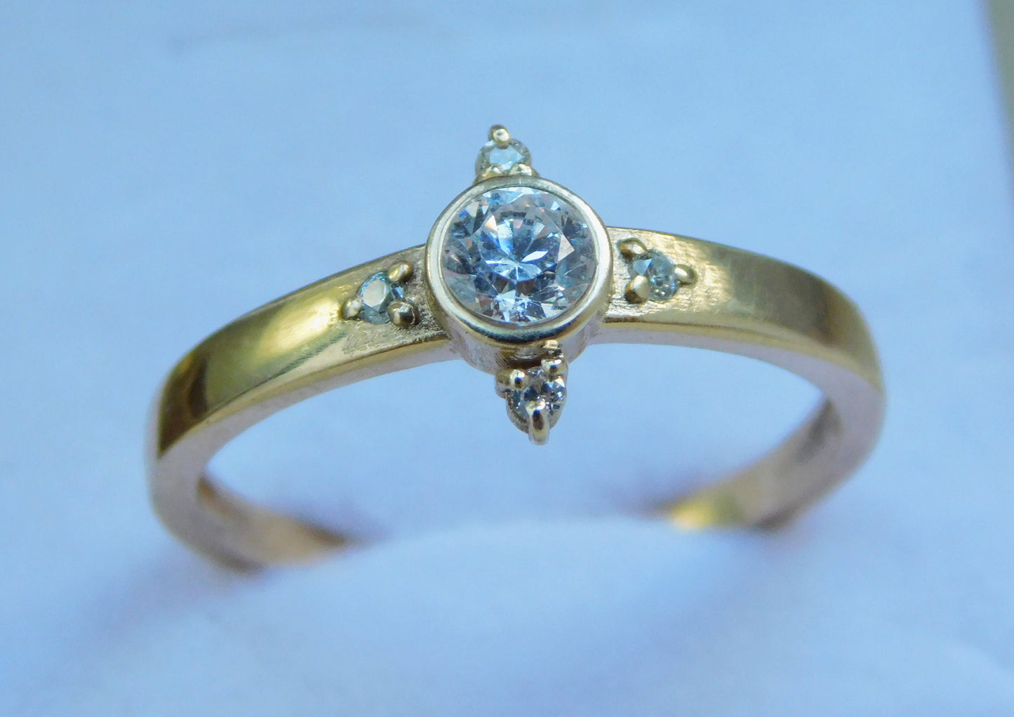 Classic engagement Gold ring with Aquamarine and diamonds