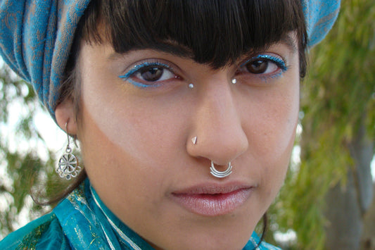 Triangle nose stud