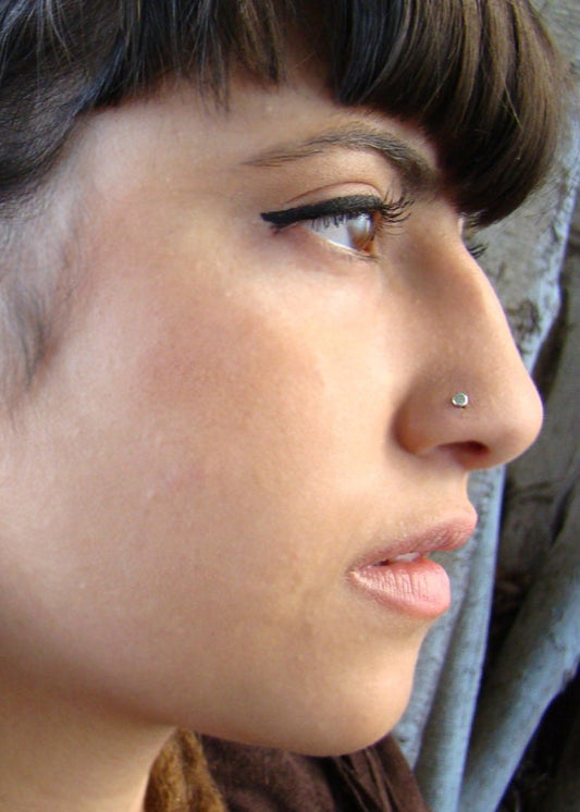 Dot nose stud